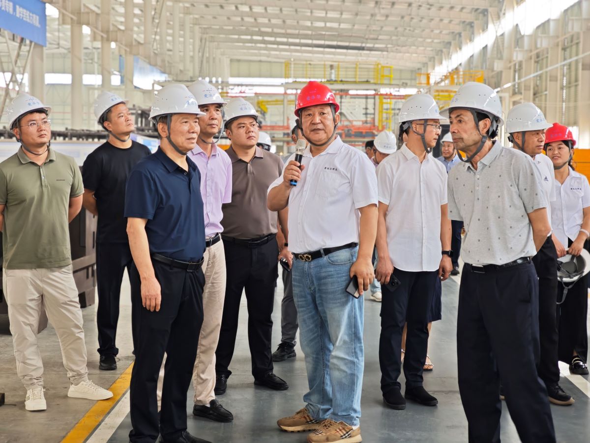 對(duì)標(biāo)先進(jìn)，共謀發(fā)展——新化縣企業(yè)家代表團(tuán)赴婁星產(chǎn)業(yè)開(kāi)發(fā)區(qū)考察學(xué)習(xí)